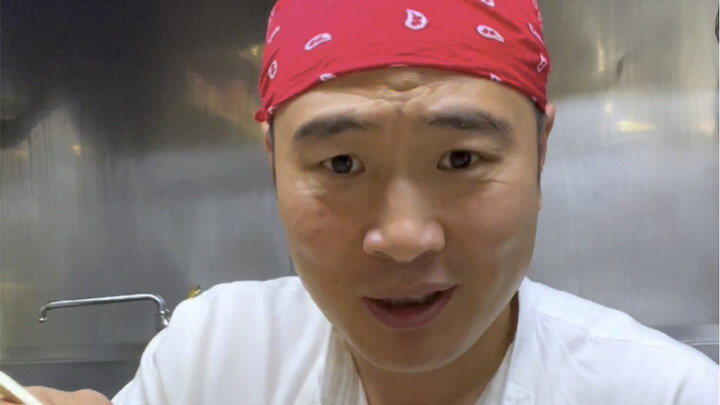 Ở Việt Nam, mỗi năm tôi ít nhất cũng đổi 6, 7 chỗ làm; có khi là sếp không muốn giữ mình nữa, có khi