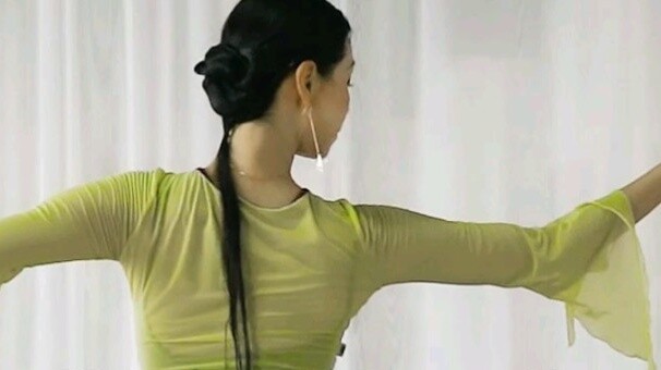 36 postures of the Dunhuang dancer Lotte