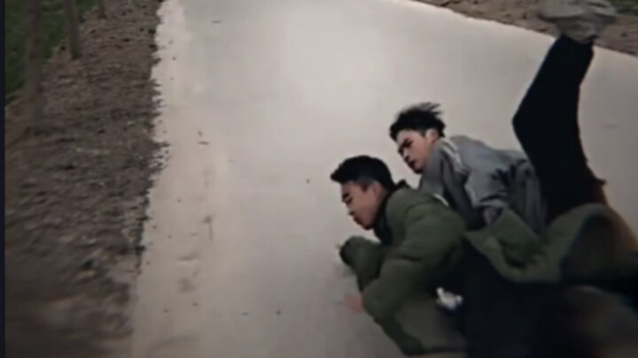 มนุษย์ทำตกกระจายไปทั่วพื้น 51