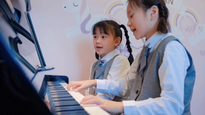 Chơi piano và hát tôi nhớ