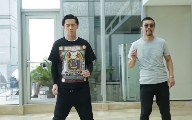 Hu Ge mengajari Anda menari online