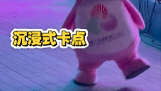 No wonder it's called the "Dancing King Chicken"—the timing is so smooth, it dances so well, and it 