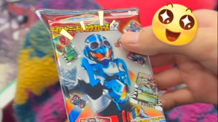 See what kind of kemmy you can get from Kamen Rider Gochard wafer cookies!