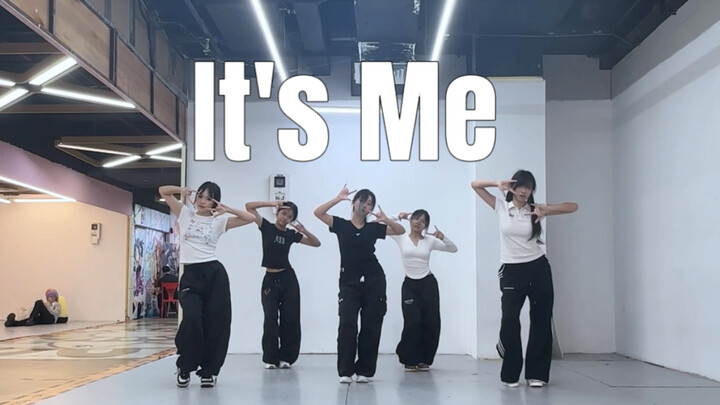 Has ILLIT released a practice room version with all five members? | [ILLIT – It’s Me] Mirror-Studio 