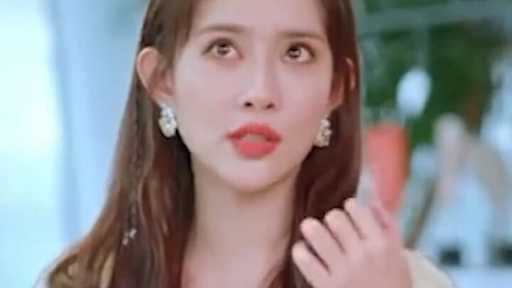 الآخرون يتظاهرون بالغباء رغم أنهم يدركون الحقيقة، أما الأخت منغ فتتظاهر بالذكاء رغم أنها في حيرة من 