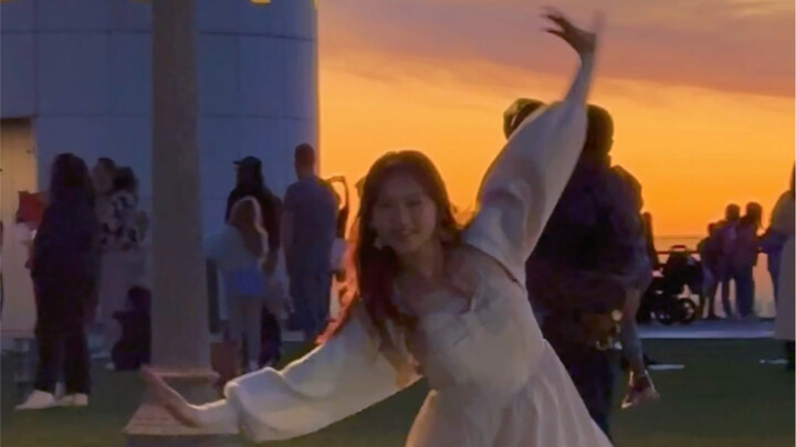 Buka La La Land saat matahari terbenam di La La Land!