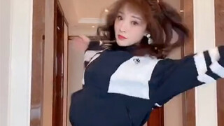 [Lưu Yến] 1 kiểu tóc + 2 điệu nhảy vụng về + 1 bài hát cũ
