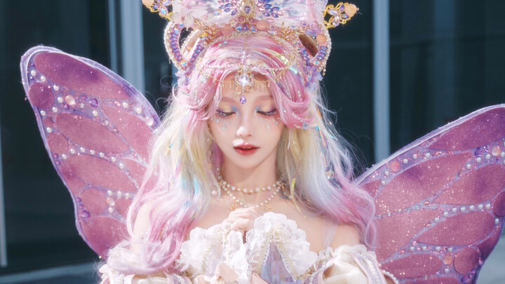 The suspected Mary Sue novel heroine walks into reality!