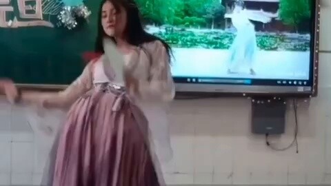 【Five years old】15-year-old non-professional danced Zi Yan's "Red Horse" at the New Year's Eve party