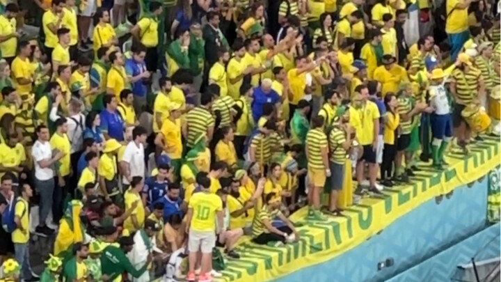 Brazil lost at the 2022 World Cup, Neymar cried, and fans refused to leave the stadium.