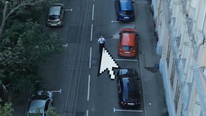 Pria yang Keluar ke Jalan Tiba-Tiba Sadar Ada Mouse Raksasa di Tubuhnya—Setelah Orang Lain Klik Dua 