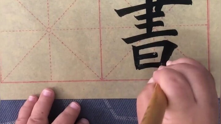 مللت من هذه الحياة التي لا أرتقي فيها إلى الكبار ولا أتفوق على الصغار.