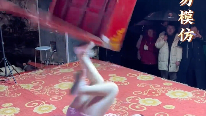 “Bàn xoay ——— khiến tôi cũng xoay vòng vòng”