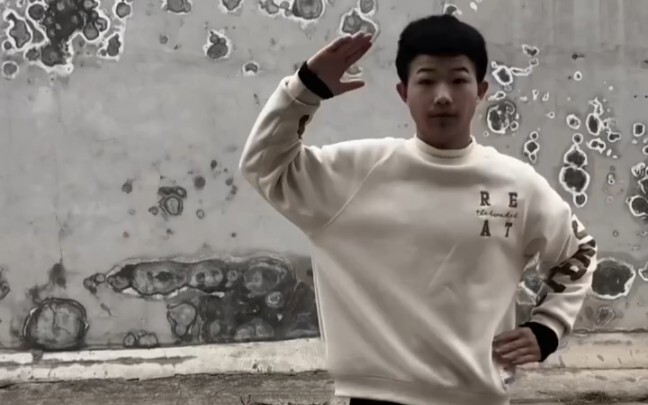 Calling All Shanxi Residents Online! This Shanxi Guy Is Standing at Attention!