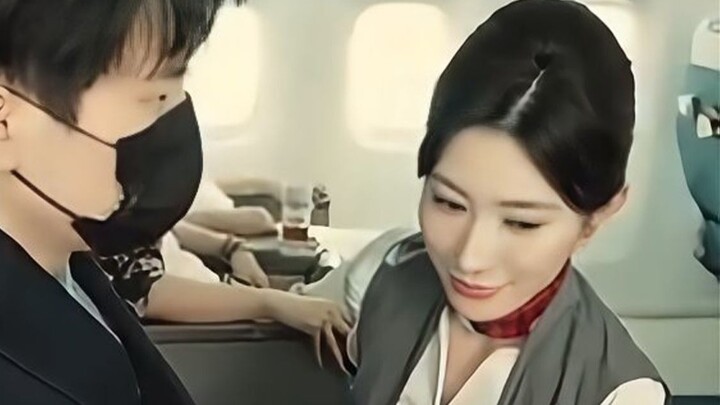 The guy who was sitting in first class for the first time was very curious, so he also ordered an ic