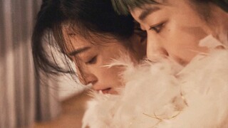 "Thời đại đang tiến triển, các cô gái trẻ đang theo đuổi những cô gái trẻ"
