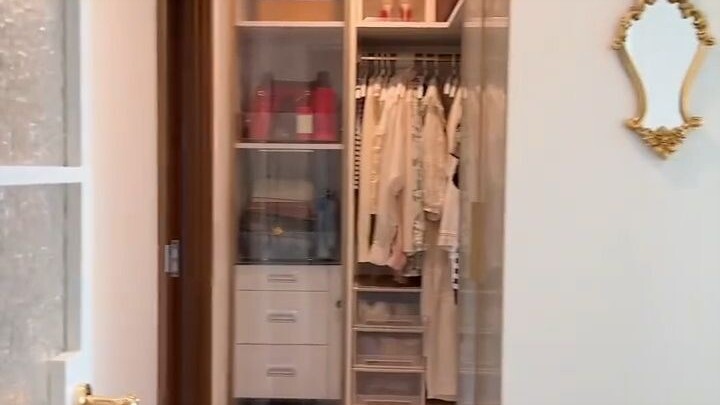 A bedroom girls will fall in love with over and over again!! Comes with a double-door wardrobe and a