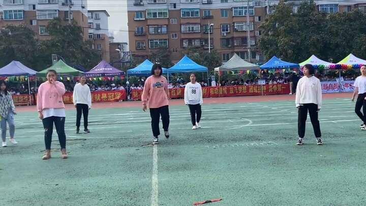 Para suster Times Youth League sangat cantik dalam pertemuan olahraga