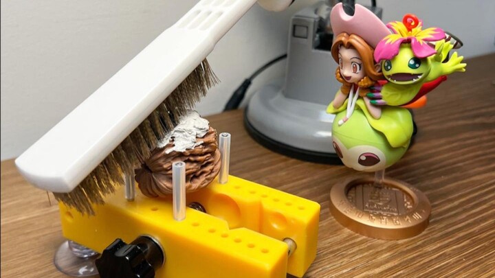 Mua một động cơ thu rút về, chưa biết dùng vào việc gì, thôi thì đem ra vê quả hồ lô thử xem sao.
