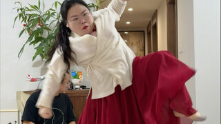 The blue sky is full of flying eagles. I think I have figured out this dance today! Let a Mongolian 