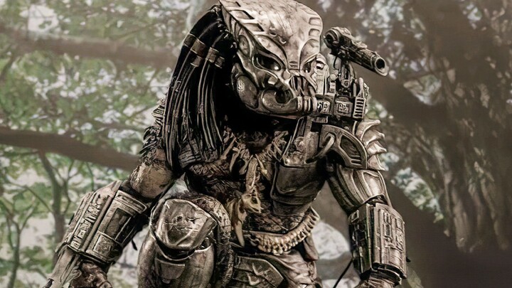 "New Predator" — Alien Battlefield! Humans and Predators battle it out in a real-life version of "Pl