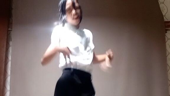 Reze dance bumble bee