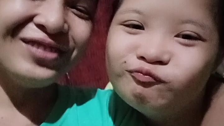 Yung may kapatid ka na mahilig mag selfie