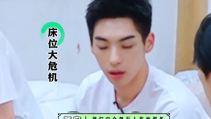 I’ve caught a disease where I can’t help but smile whenever I see Yan An.