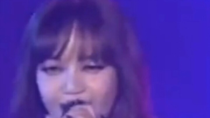 Setelah menyanyi sepanjang lagu ini, baterai mikrofon Lisa masih tersisa 99%