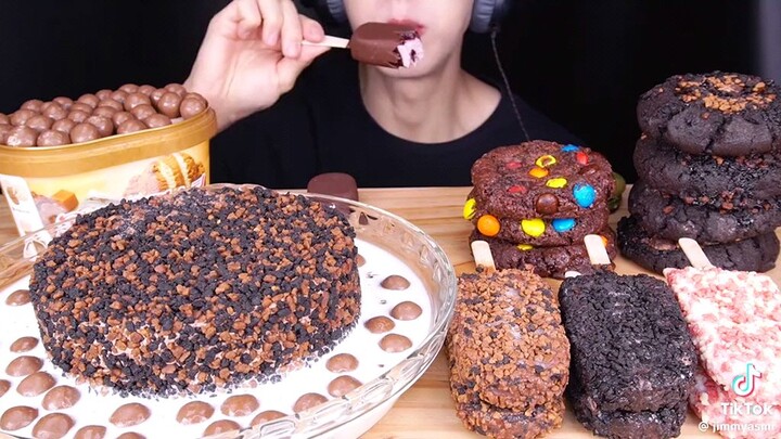 Mukbang Chocolate Desserts