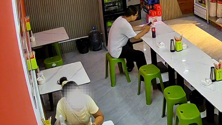 The helplessness of food service professionals—what do their peers think?