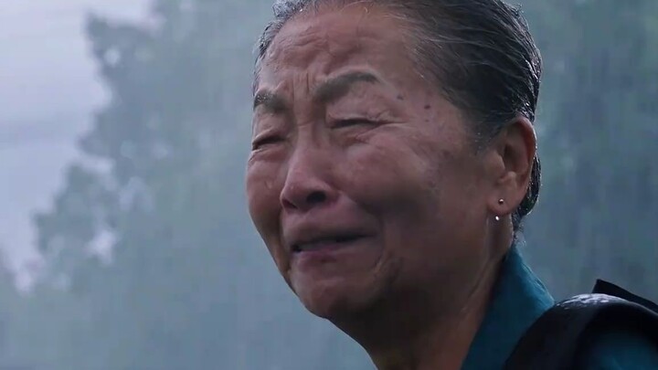 Bà lão tiêu sạch toàn bộ tiền tích cóp cả đời để mua nhà cho con trai, nào ngờ lại mua phải dự án bỏ