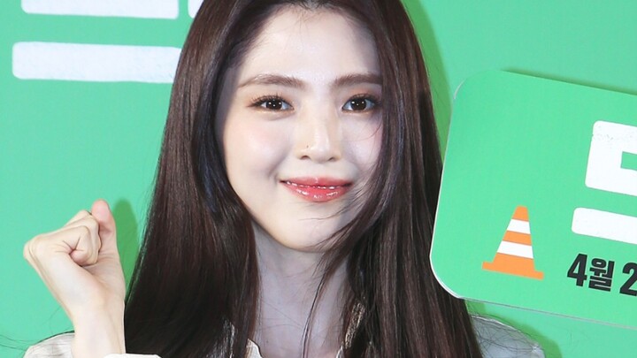 Hàn Tố Hy tham gia buổi chiếu thử – tỷ lệ cơ thể của chị ấy đẹp quá đi mất!