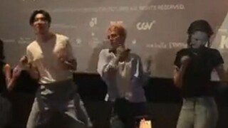 【لي غوانغسو】يقابل كوز بلاك بيتر ويؤدي رقصة الآلات الشهيرة، ويطلق لنفسه العنان لإعادة إحياء الرقصة ال