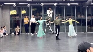 [Bai Xiaobai] Phòng tập vũ đạo và MV của "West Tower Farewell" và "The Stranger" sẽ sớm ra mắt.