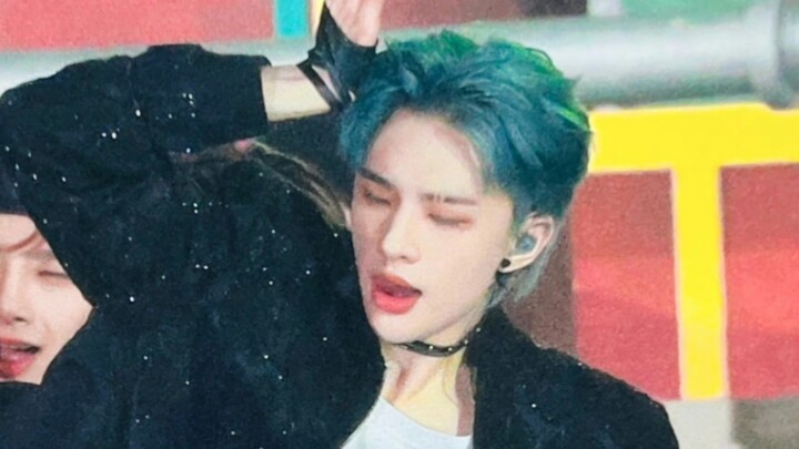 I say this is the greatest choreography of the year by Stray Kids Christmas Eve