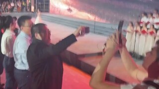 Yang menyambutnya adalah senapan berburu!