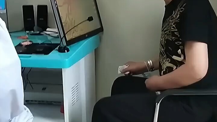 كيف يمكن أن يكون كلام أهل الشمال الشرقي مضحكًا جدًا؟ ها ها، لقد ضحكتُ حتى الموت! لديهم حس فكاهي طبيع