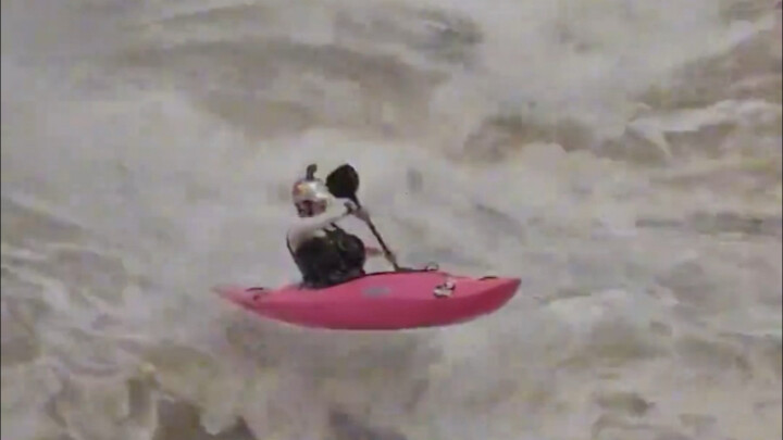 สายฟ้าฟาดกลางคลื่น นี่แหละคือการล่องแก่งสุดขีดตัวจริง!