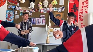 前排读书好苗子，后排赚钱好摇子