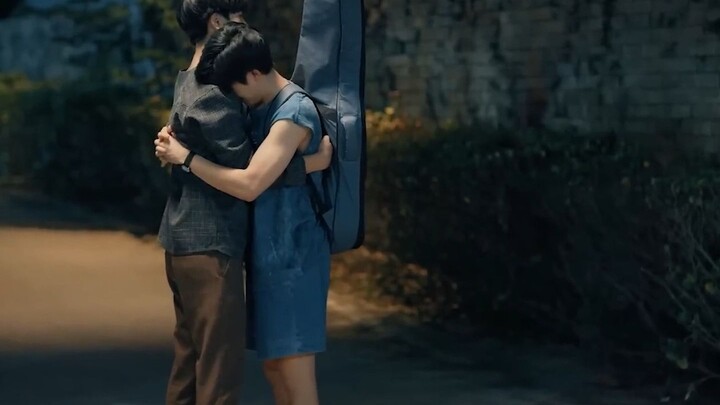 เจ้าตัวน้อยน่ารักกำลังร้องไห้ ซึ่งทำให้ประธานาธิบดีของเรารู้สึกแย่ ปืนของเราถูกกระทำอย่างไม่เป็นธรรม