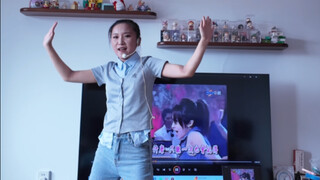 Lagu tema Cinta (versi asli Elva Hsiao) bernyanyi dan menari dengan mikrofon terbuka penuh