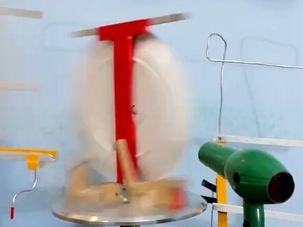 Piring porselen sepertinya sudah hancur semuanya