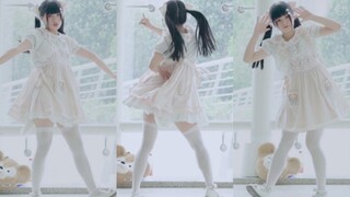The dance of the lovely little sister in white stockings