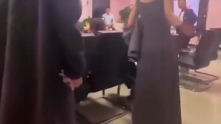 Thế hệ 9x đi họp phụ huynh, phụ huynh ai cũng ngơ ngác