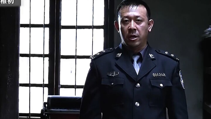 Dalam film "Mencari Senjata", pihak kepolisian tengah membagikan bonus, namun Jiang Wen malah mengak