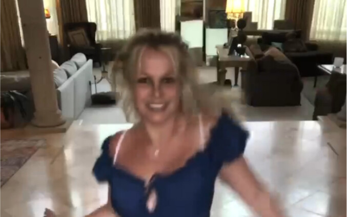 布兰妮ins更新 最新转圈圈视频来啦！