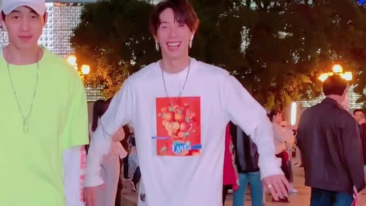 เสียงเพลง “ซินเดอเรลล่า” หยุดลงกะทันหัน แต่เรายังสามารถเต้นได้