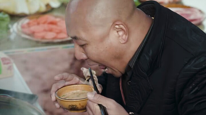 Iconic scene from the show: Boss Bo always adds sweet pickled garlic to his hot pot, while Wang Ganj