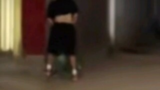 《路人：亻尔女马》